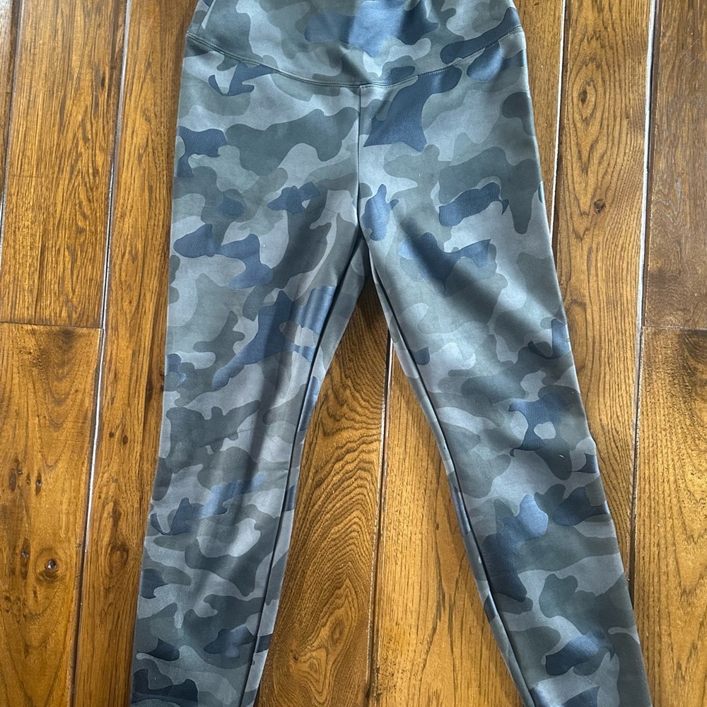 White House Black Market Green Camo Leggings